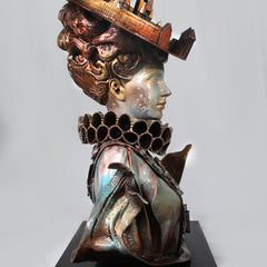 La Dama del Laberinto Resin Sculpture thumbnail 2