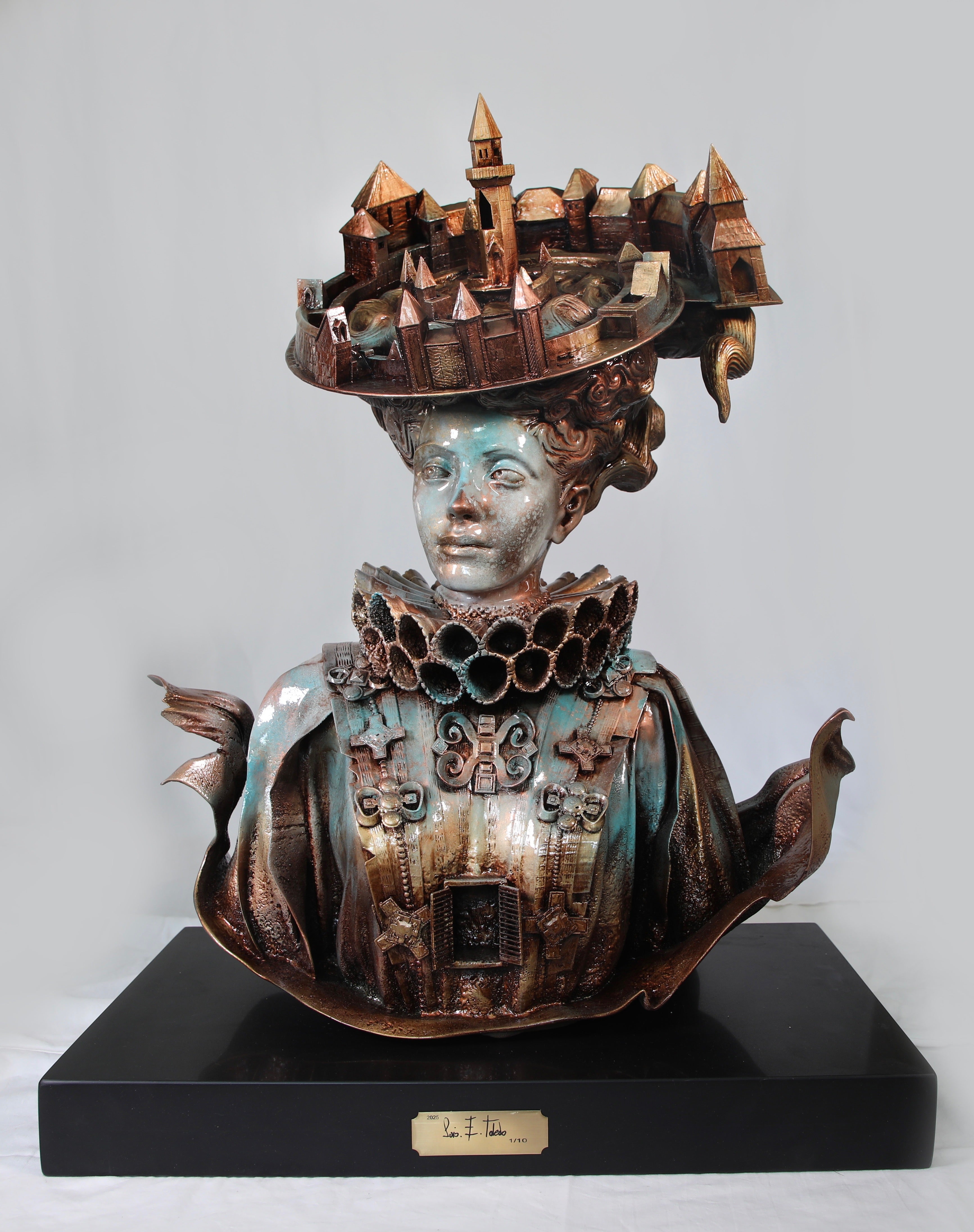 La Dama del Laberinto Resin Sculpture