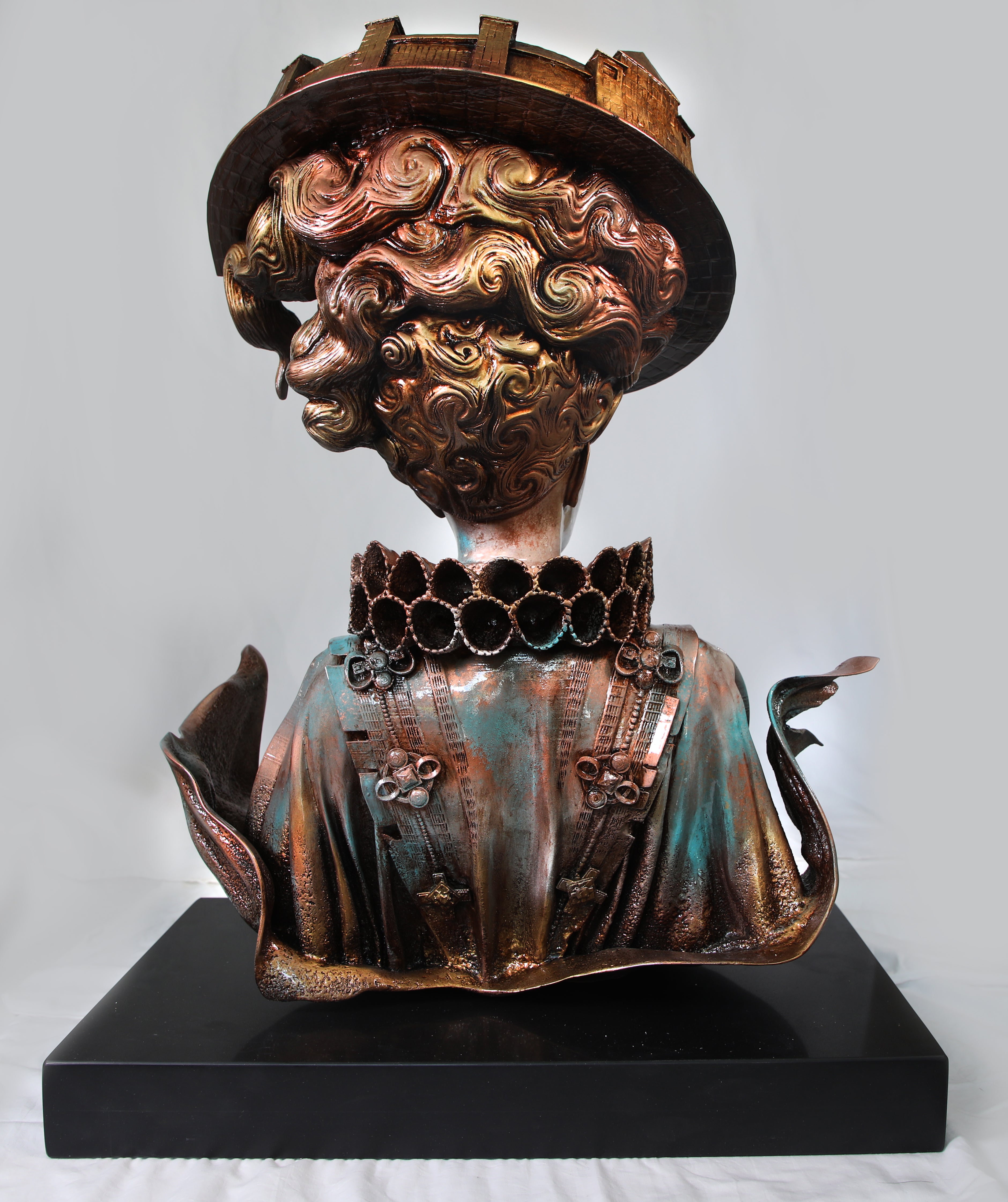 La Dama del Laberinto Resin Sculpture Back View