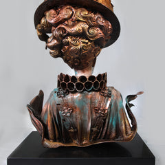 La Dama del Laberinto Resin Sculpture thumbnail 4